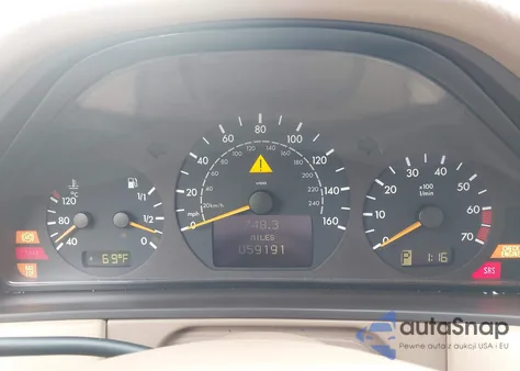 2000 Mercedes-Benz E 320 z USA, uszkodzony, nr VIN WDBJF65J3YB027148